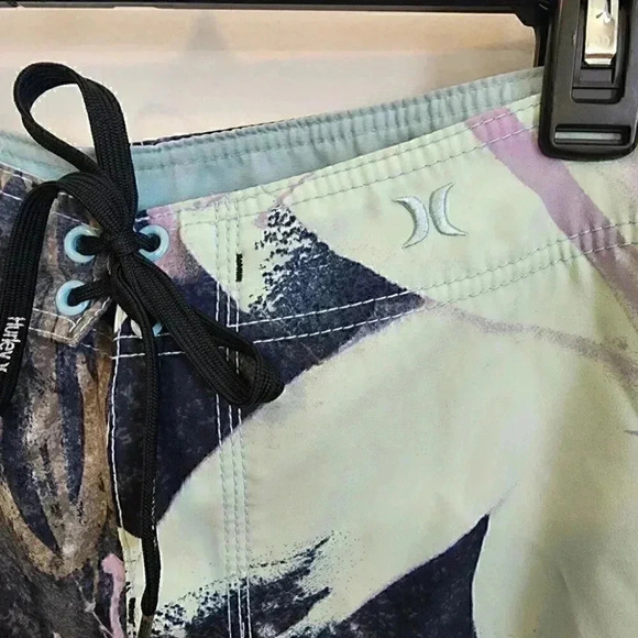 Hurley Floral Printed Men's Swim Trunks  34 - Picture 6 of 7